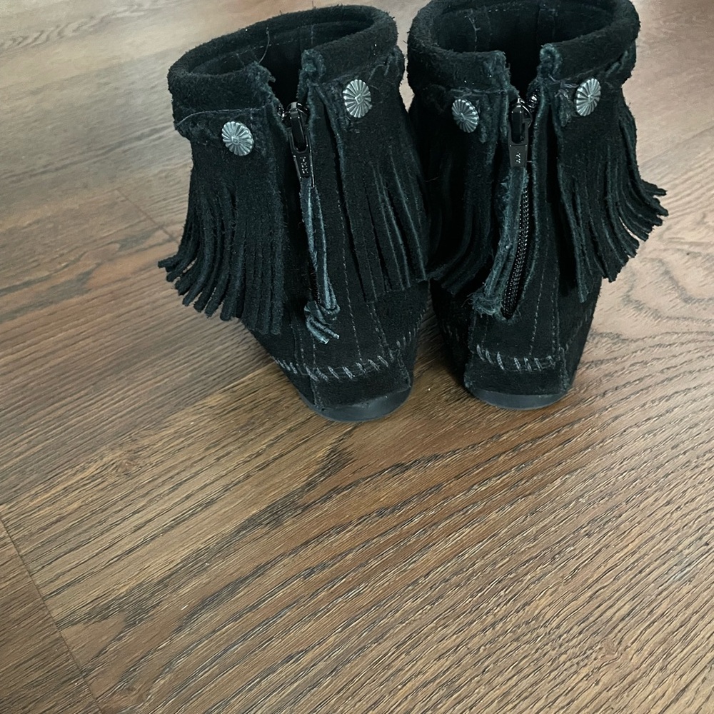 Minnetonka High Top Back-Zip Black Fringe Moccasin Boots - Picture 2 of 6